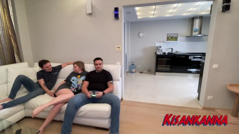 Kocasının Yanında İş Arkadaşıyla İşi Pişiriyor