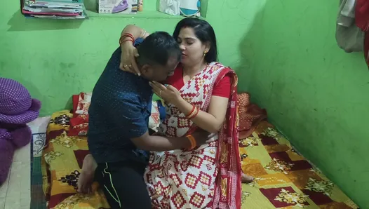 ateşli Bengalce köy ev hanımı devarıyla sert sikişiyor, Bengalce gerçek ev hanımı sikişiyor