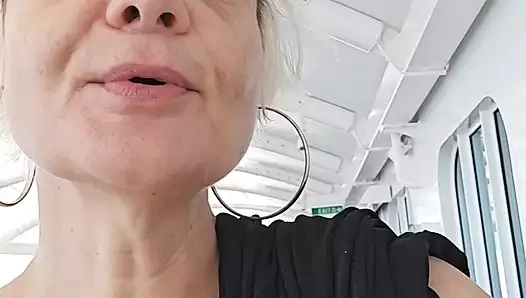 Denizde Balık Yerine Yarrak Avına Çıkan Teyze