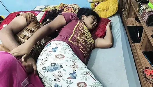 T-shirt ve ateşli seks parçaları, Mallu çift ateşli sikiş, yatak odasında Hintli çift ateşli seks