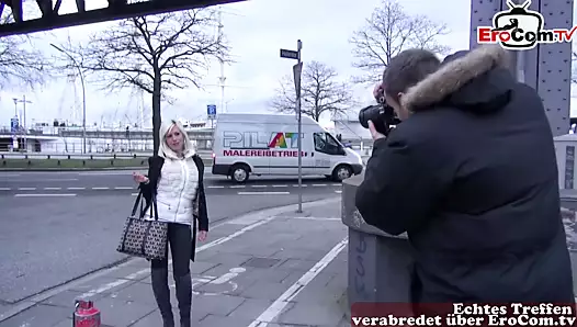 Çapkın Fotoğrafçı Kibirli Alman Sarışını Flört Ederek Seks İçin İkna Ediyor