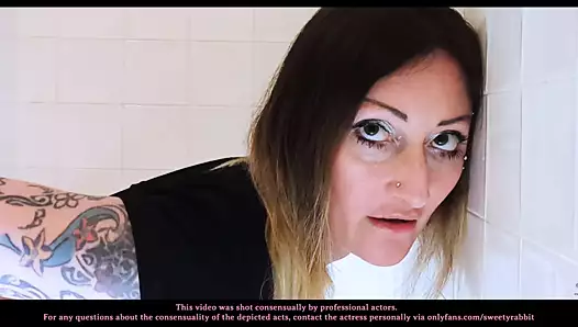 "kıçıma işemek, ben'bir sürtüğüm!" aşırı anal esneme - merhamet olmadan arkadann içine işemek! karşılıklı rıza ile anal pissing