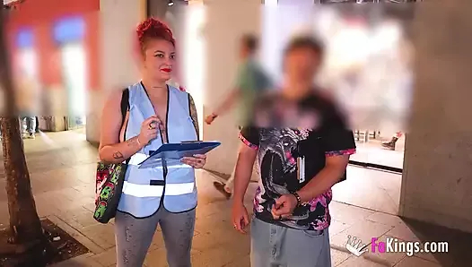 BÜYÜK ispanyol bebek Rebeca Addams ve seksi sokak anketleri!