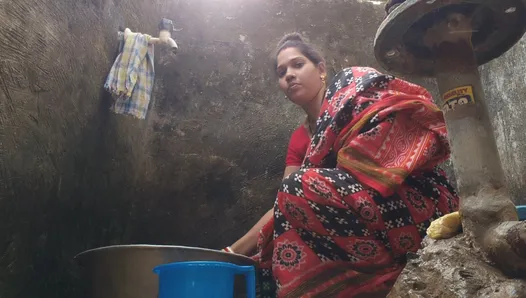 Desi Hint bihari eş sahip olan banyo ve saree remove boob gösteri içinde birth oda