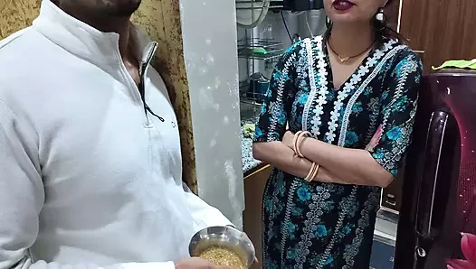 Bade Doodh Wali Paros Ki Yenge Ko Chini Mangne Ke Bahane Chod Diya (Hintçe Ses)