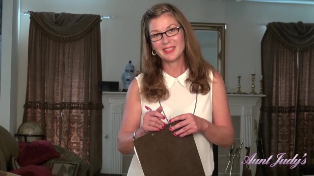 Teyze Judy'nin - 43 yaşında, tamamen doğal görünümlü seksi anne Isabella, yeni sekreteriniz.